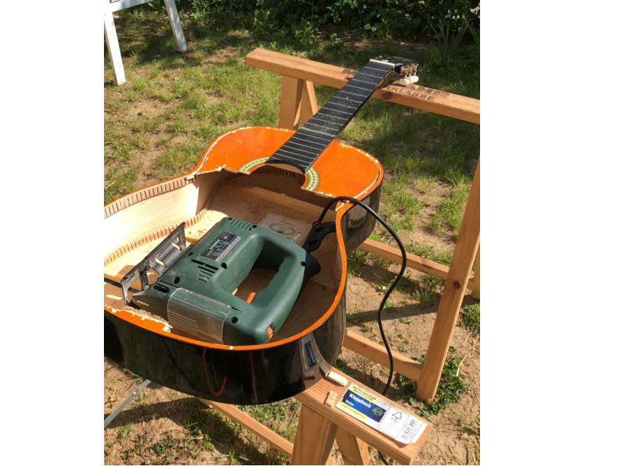 Gitarre mit Stichsäge bearbeiten