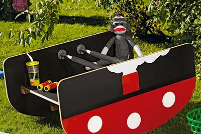 Spielzeugboot-Wippe aus Holz