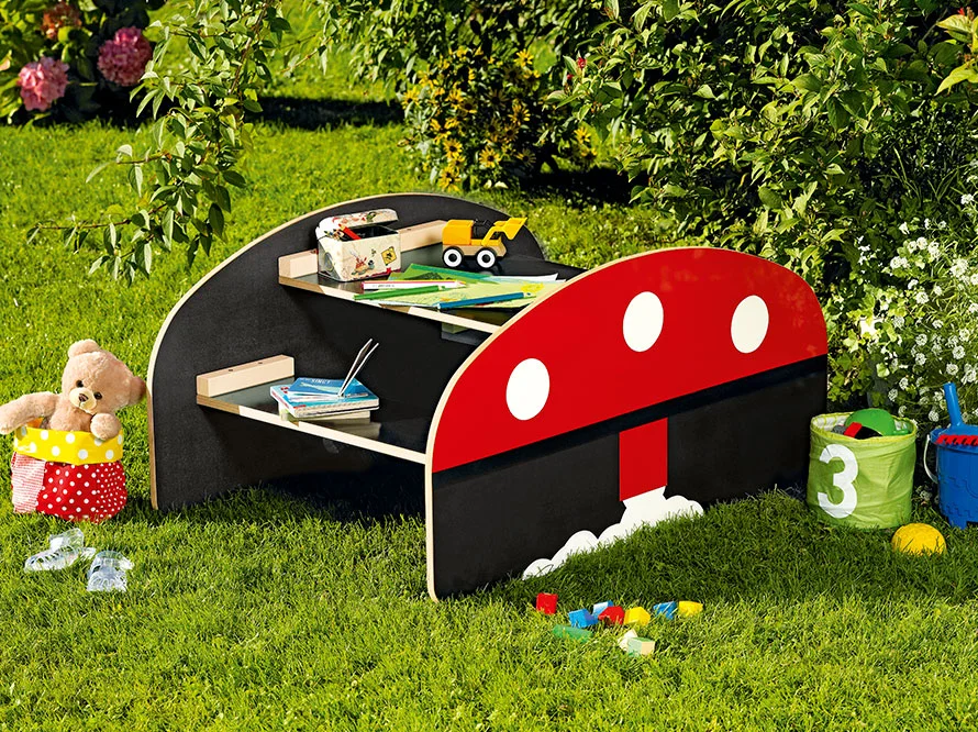Spieltisch in Form eines Marienkäfers
