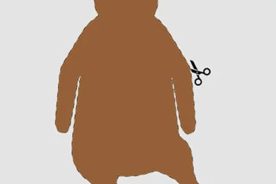 Brauner Bär wird mit Schere ausgeschnitten