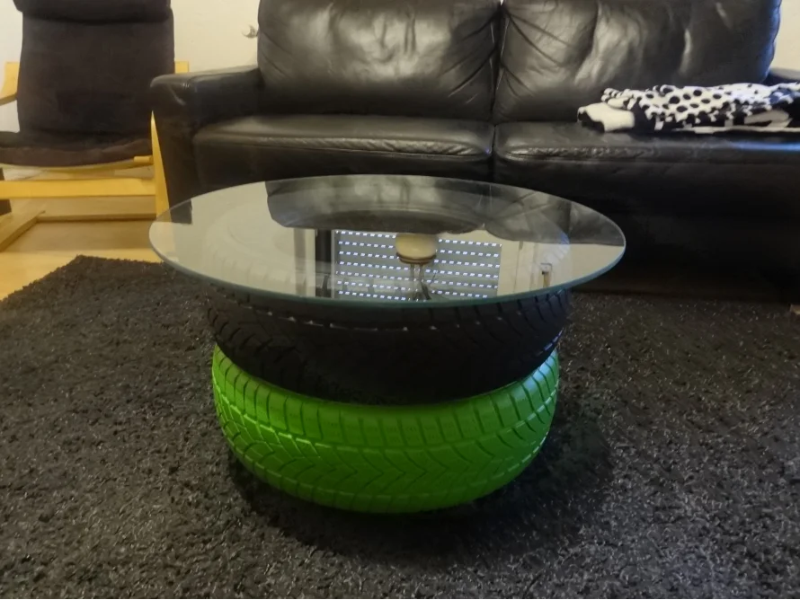 Couchtisch aus alten Reifen