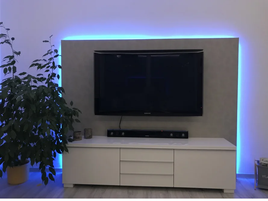 Fernsehwand