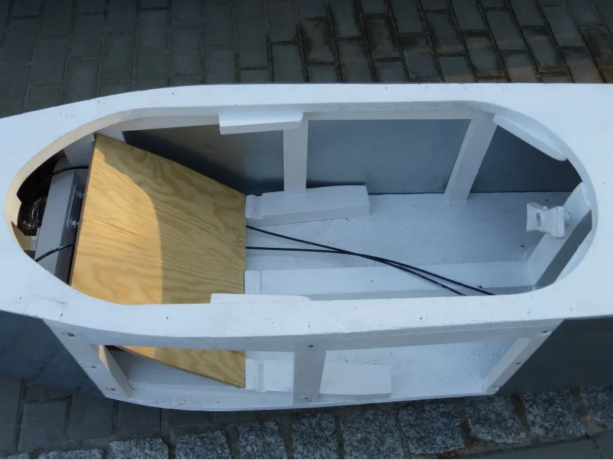 Innenraum eines Bootsrumpfes