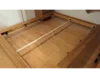 Holzbettgestell im Aufbau