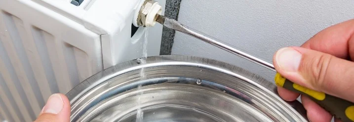 Wasser aus Heizkörper ablassen