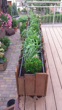Pflanzenkübel aus Terrassendielen