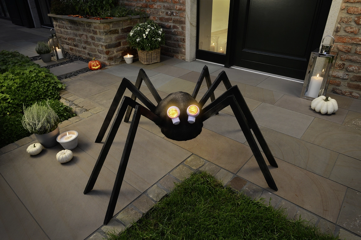 Halloween-Deko: Spinne mit Beleuchtung
