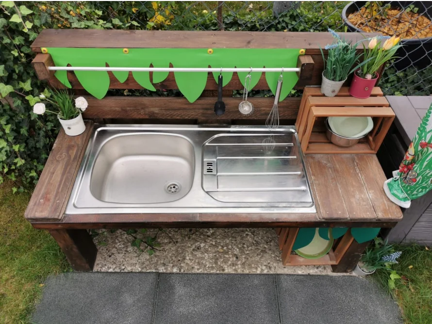Spielküche im Garten