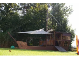 Riesiges Piraten Spielschiff