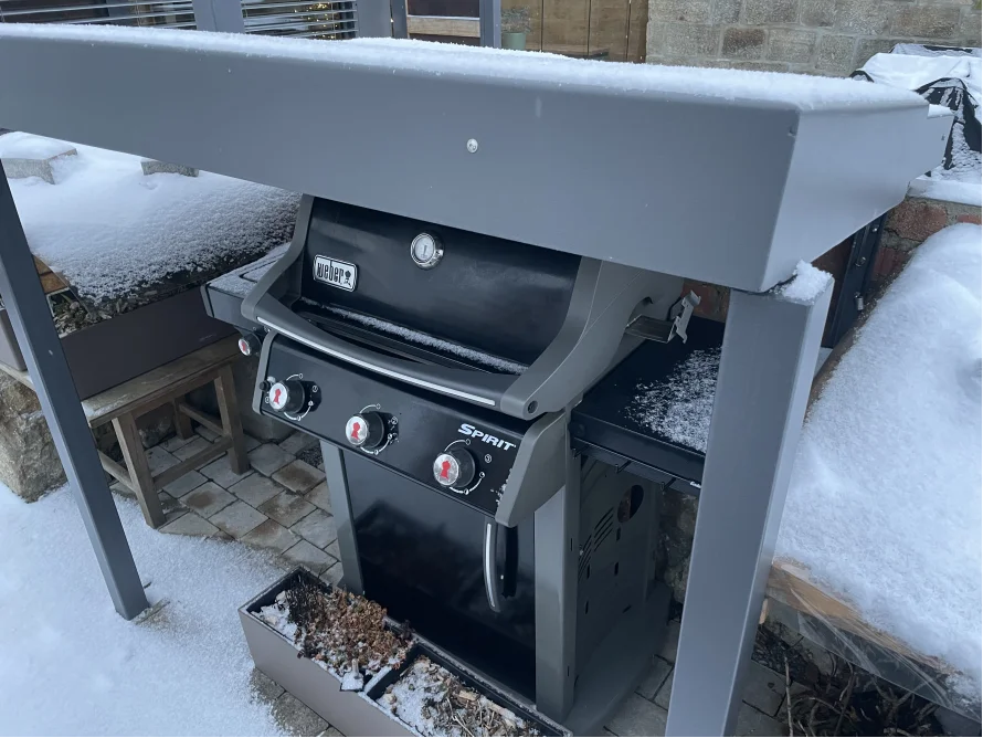 Gasgrill im Schnee