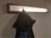 Garderobe mit Beleuchtung an Wand