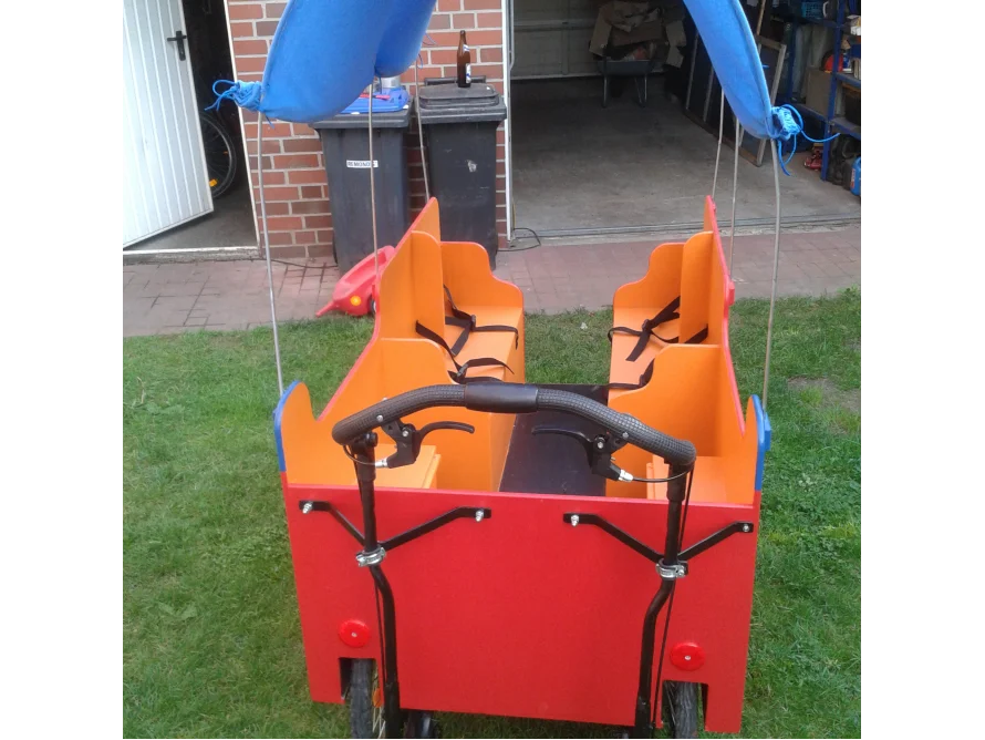 Bollerwagen mit vier Sitzen
