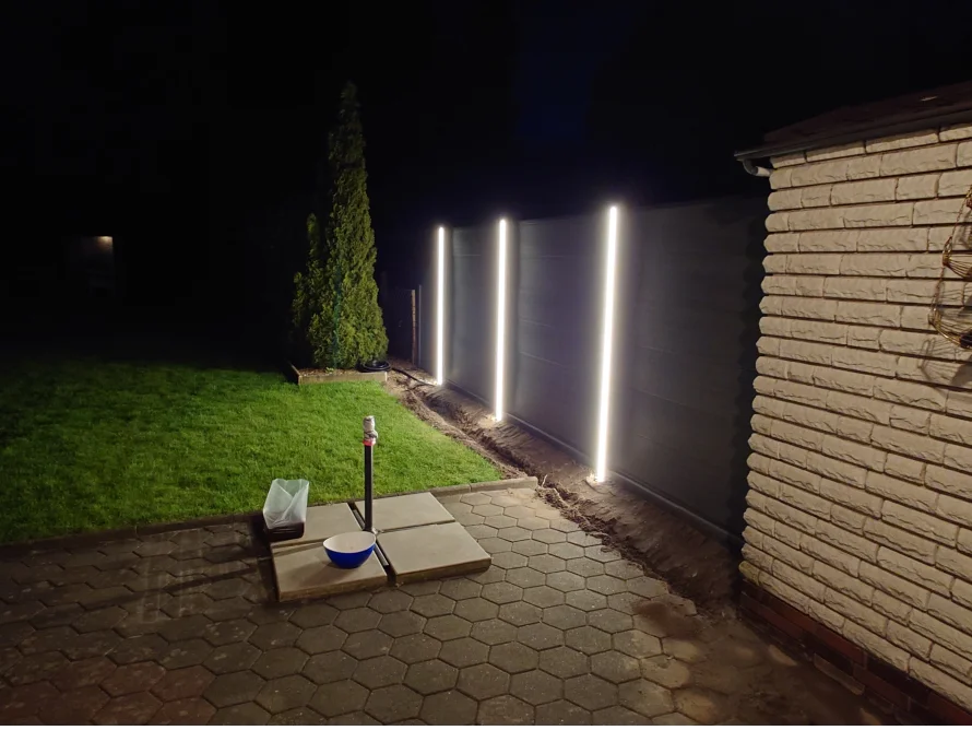 Gartenzaun mit Beleuchtung