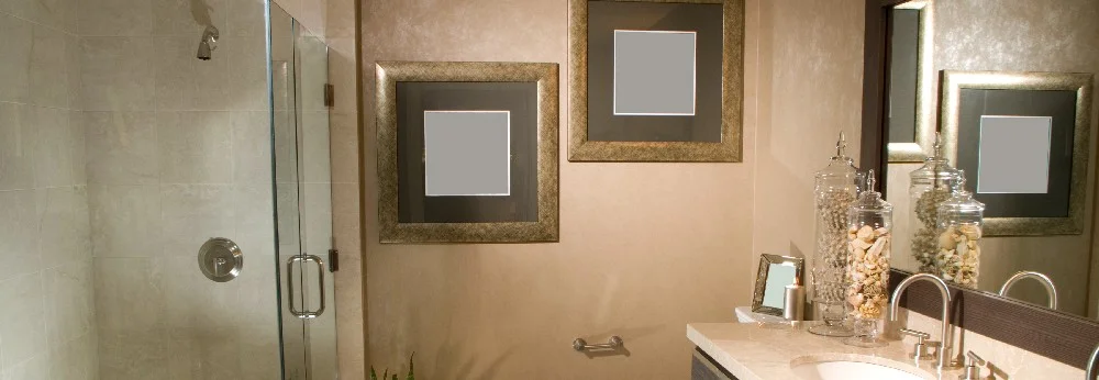 Modernes Badezimmer mit begehbarer Dusche