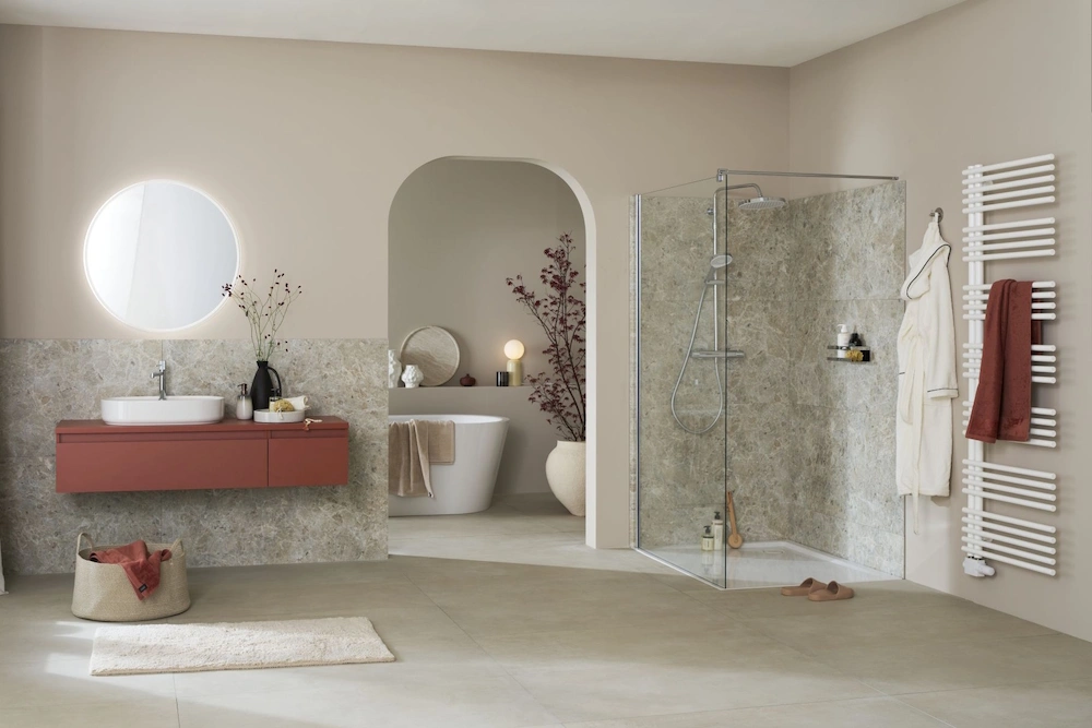 Ein stilvoll eingerichtetes Badezimmer