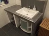 Waschbecken auf einem Waschtisch